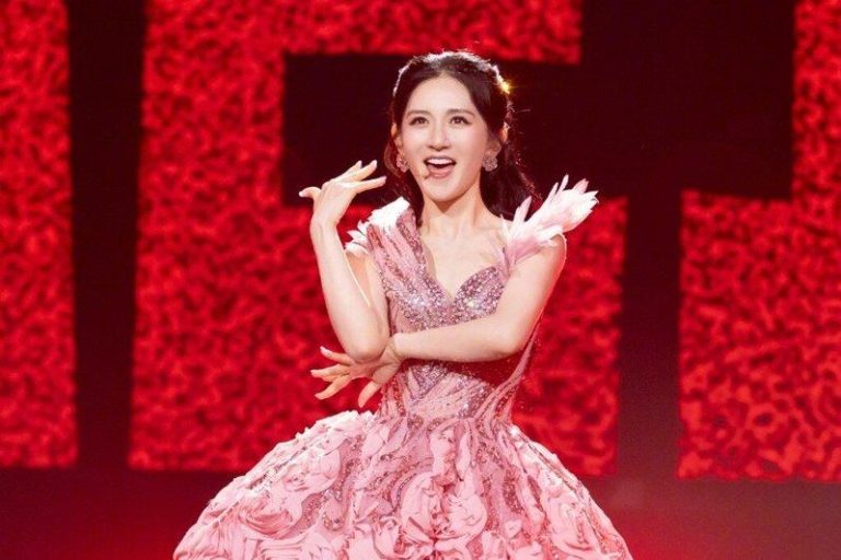 官媒点名后，谢娜北京演唱会官宣取消。（取材自微博）