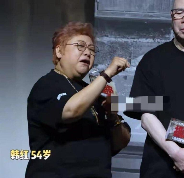 韩红曾多次被质疑作秀。（取材自观察者网）
