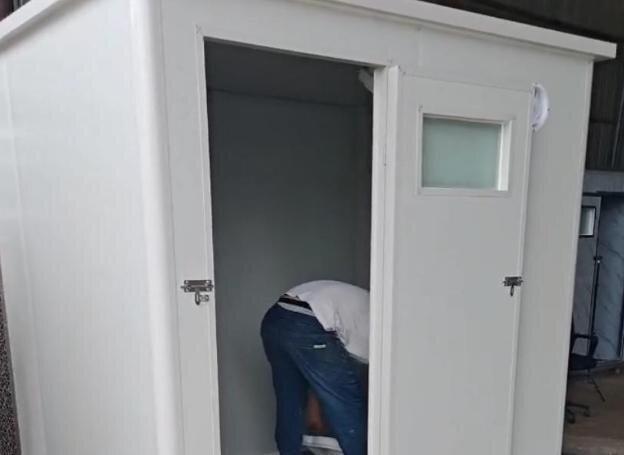 董师傅开办的简易卫生间加工厂。（取材自大河报）