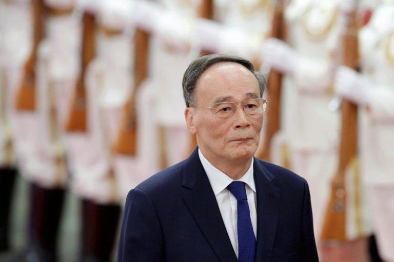 王岐山大秘黎晓宏也被查 分析:王恐是下个被清洗目标 王岐山多名内核幕僚接连落马,外界推测他可能是习近平下一个清洗对象。(路透数据照片...