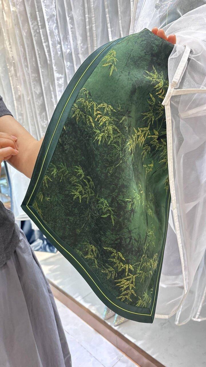送考旗袍销量一周暴涨五倍。(取材自封面新闻)
