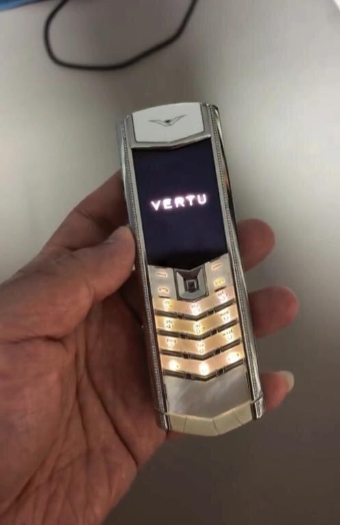 奢华手机VERTU。(取材自IT之家)