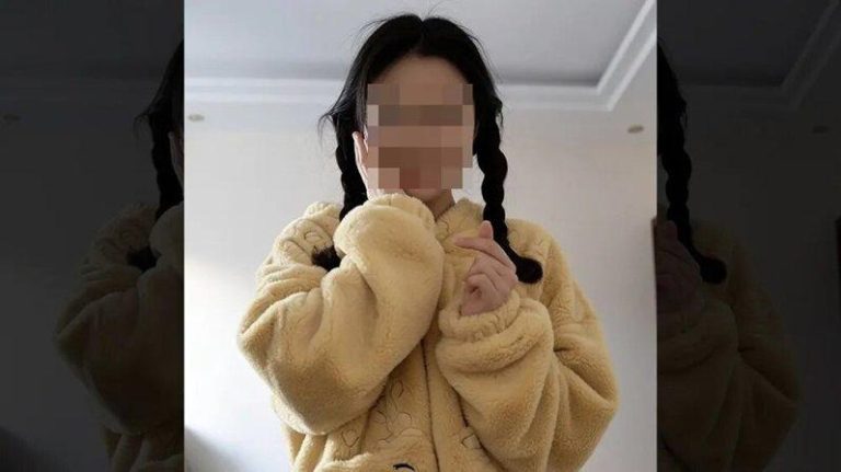 湖北小学桃色风波 辣妈裸片误传到班群 「榜一大哥」竟是同学爸 一名网络女主播,不慎将要传给金主的影片,传到了家长群组。(翻摄自X平台)