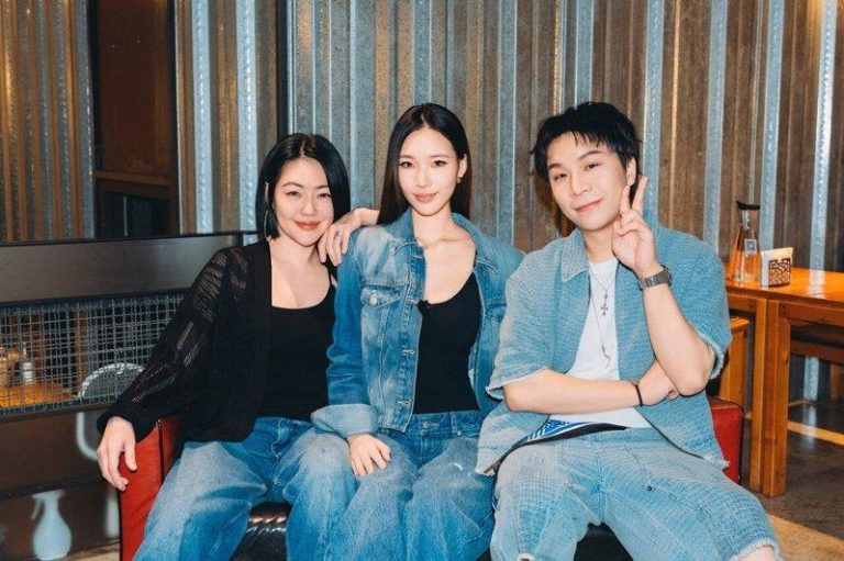 大女儿Elly频爆料这些事 小S首访超崩溃:压力比访演员还大 「小姐不熙娣」迎来第1000集里程碑,特别邀请小S(左)的大女儿Elly(中)担...