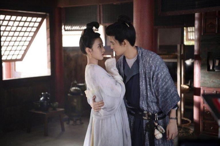 爽快不做作…宋祖儿「爱情与事业不冲突」回应:期待恋爱 任嘉伦(右)深情守护宋祖儿。图/中视提供