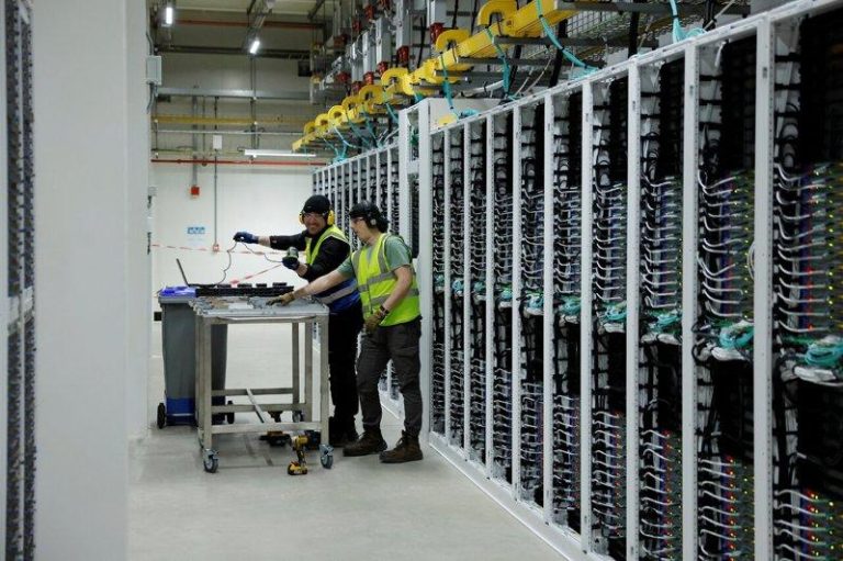 IDC指出，来自超大规模企业和大型CSP的AI基础设施投资规模，没有出现放缓迹象...