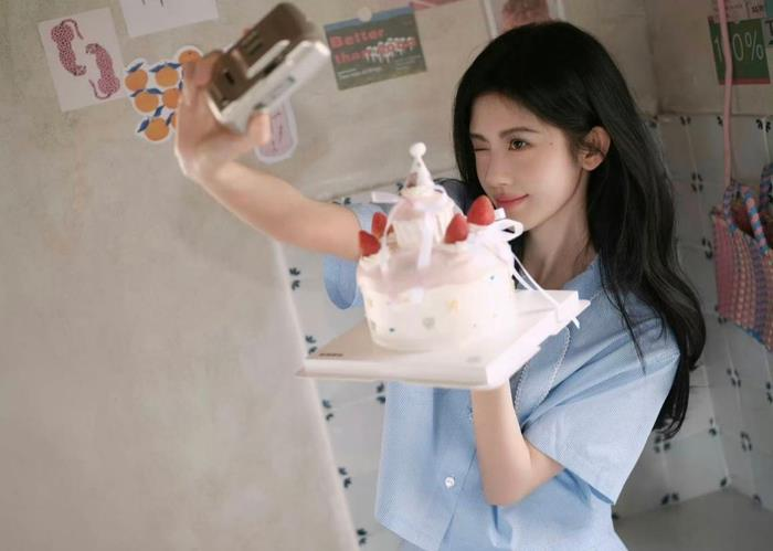 女星鞠婧祎迎来32岁生日。(取材自微博)