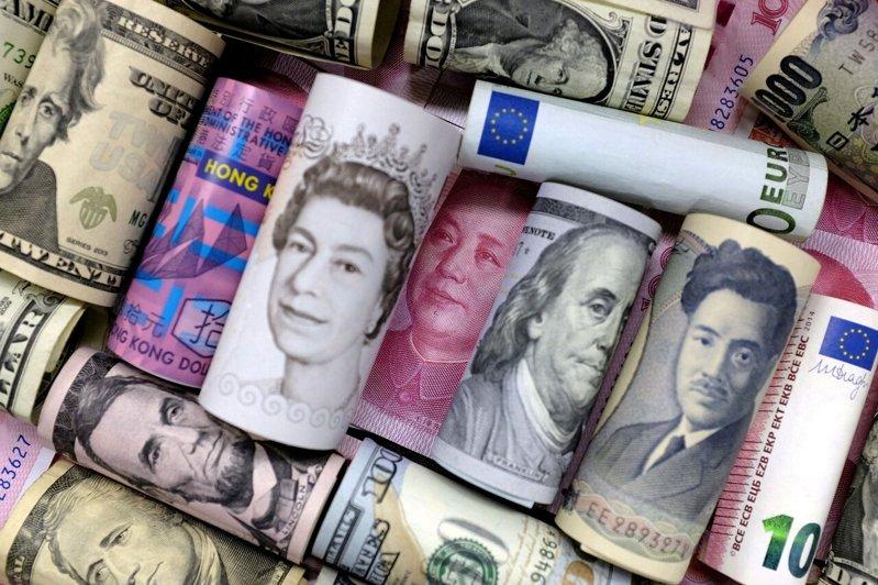 联准会(Fed)货币政策转鹰助长今年美国升息预期,美元随之挺升,导致大型新兴市场...