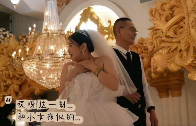 57岁女子参加婚礼，突然发现新娘是自己。(取材自新民晚报)