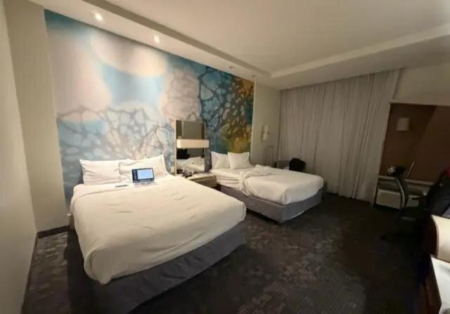 「退钱哥」吐槽美国酒店345美元一晚,WiFi要收费:离谱到家了;此前落地墨西哥...