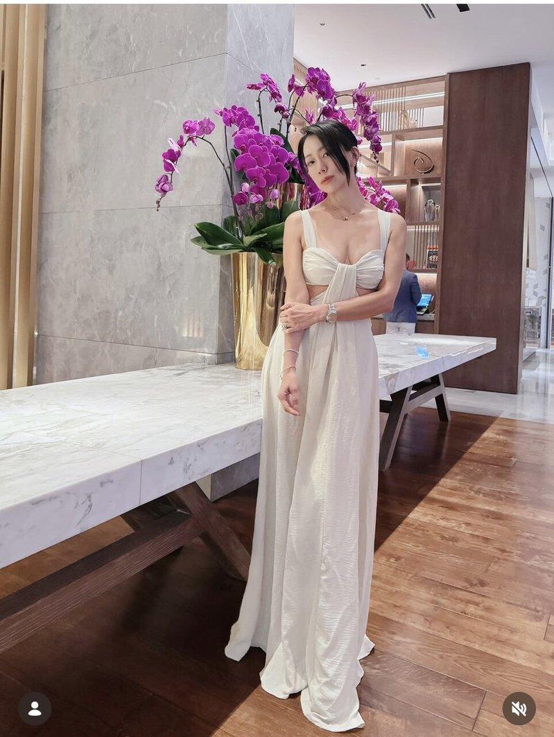吴辰君展现冻龄好身材。图/摘自IG