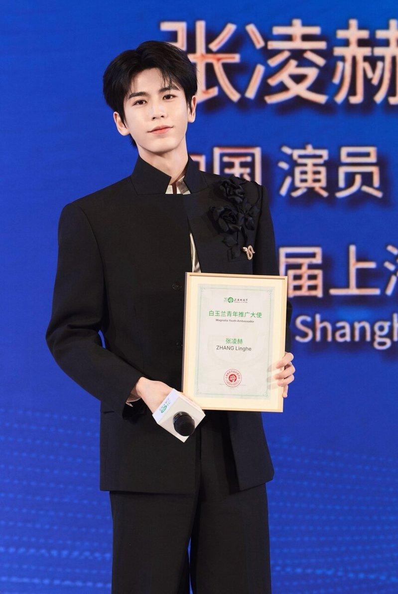 张凌赫获选为本届「白玉兰青年推广大使」,是95后男演员第一人。(取材自微博)