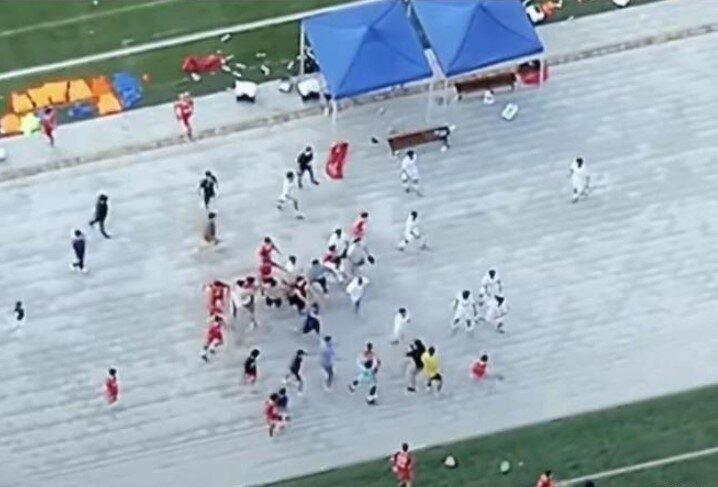 中国U15国家少年足球队主力中场、年仅14岁的足球员张皓烨,21日遭对手殴打。图...