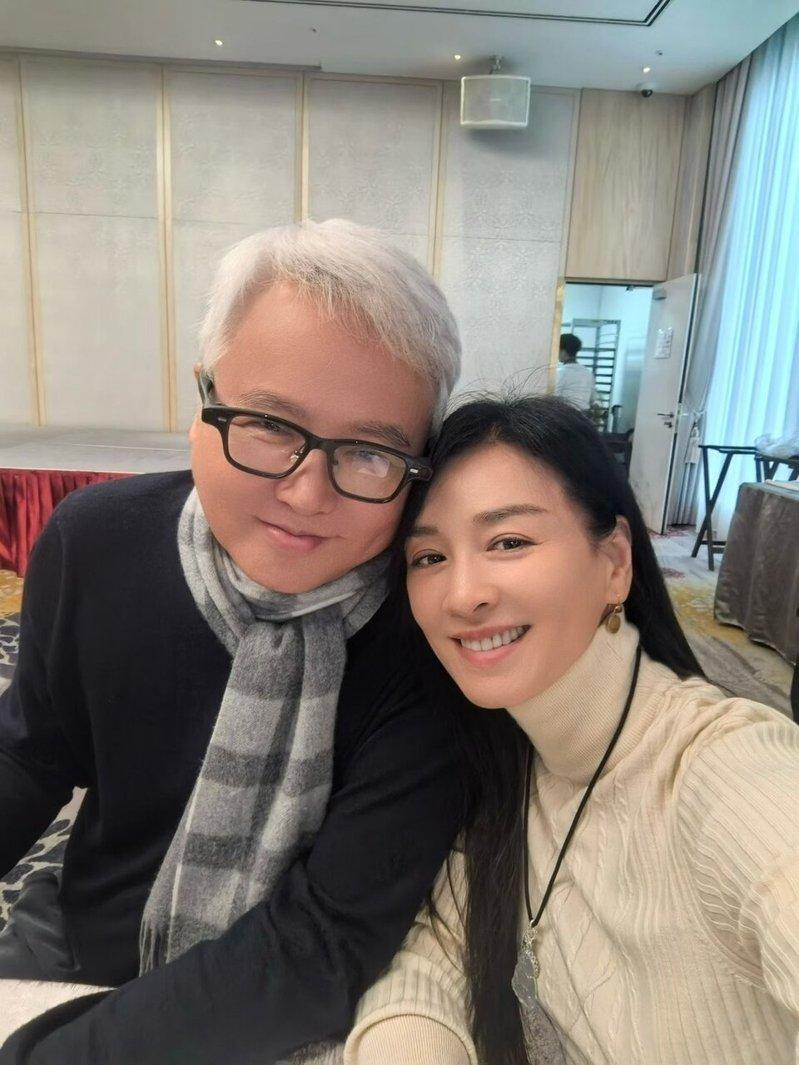 张庭(右)和老公林瑞阳携手熬过低潮。图/张庭提供