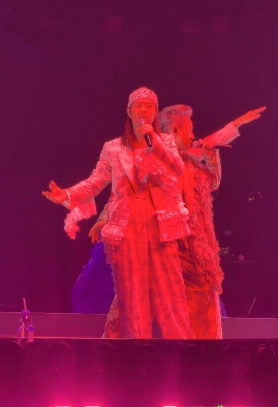 草蜢40周年巡演第一站在新加坡。(视频截屏)