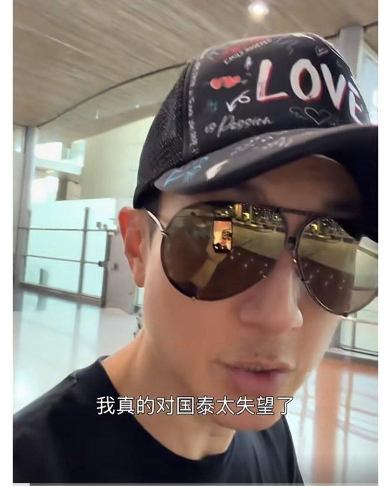 吴尊等不到行李罕见动怒。图／摘自微博