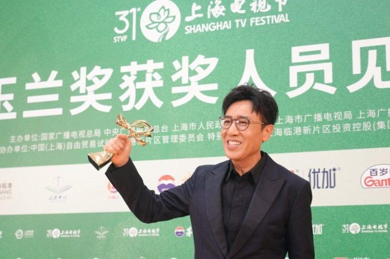 白玉兰奖/杨紫首位90后视后 于和伟二封视帝 「藏海传」6入围全陪跑 6月26日晚,第31届上海电视节白玉兰奖揭晓获奖名单。图为于和伟凭借《沉默的荣耀...