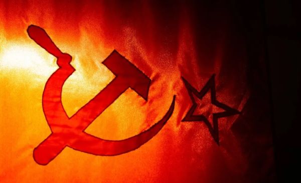 从“共产主义”到“延退现实”的信任危机