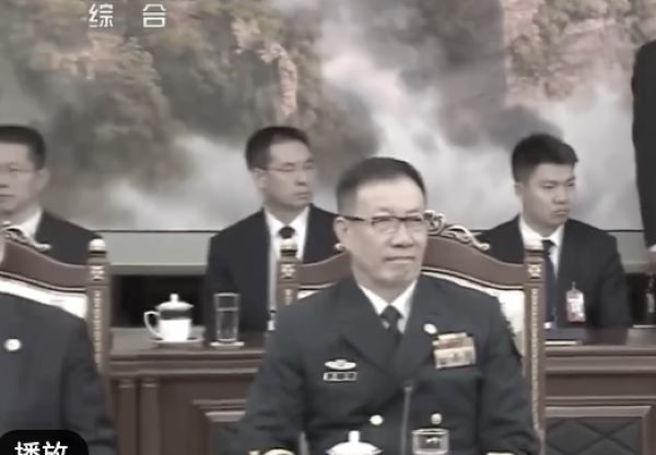 董军高调出访 军中“夫人帮”重新得势?