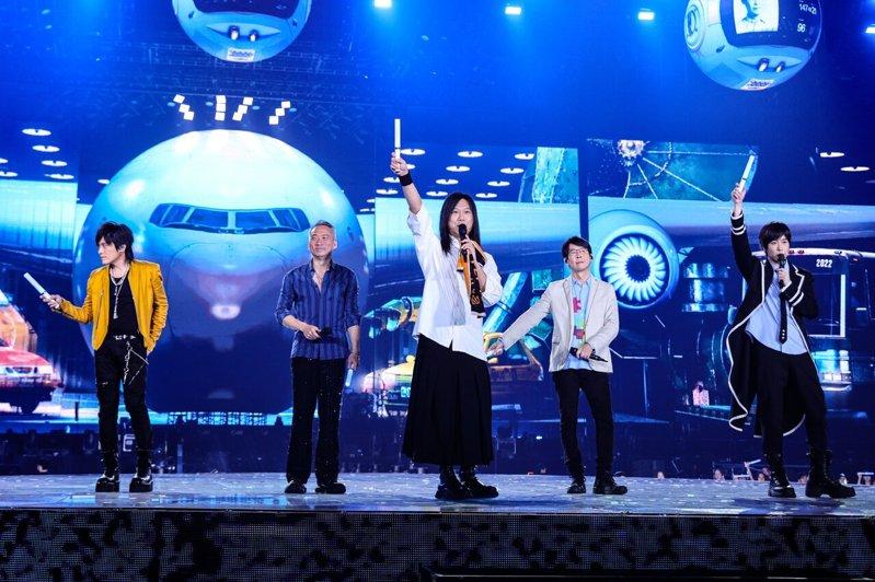五月天在台北大巨蛋开唱。(图/相信音乐提供)