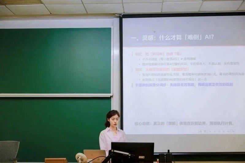 复旦大学让学生出题考AI，有AI模型考了0分。（取材自环球时报）