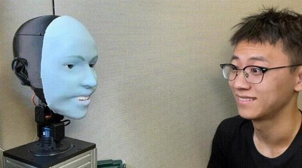 哥伦比亚大学研究团队最近发表的机器人Emo,具备预测并模仿人类面部表情的能力。(...