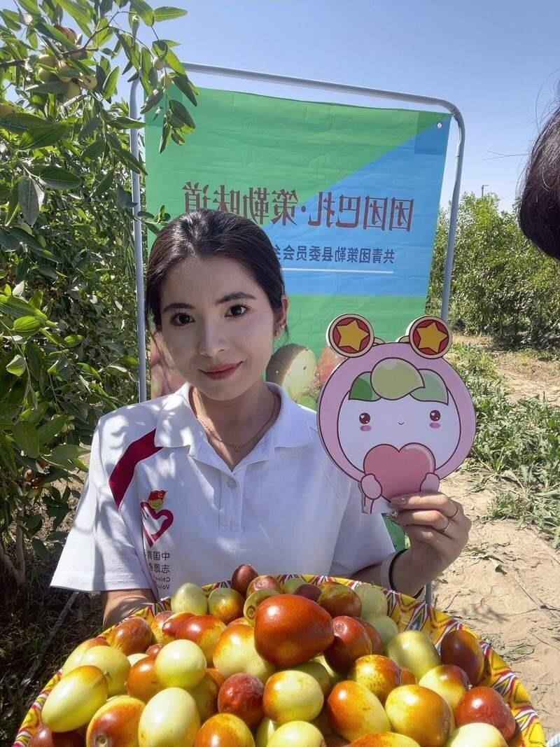 麦尔普海在直播。（取材自新京报／受访者供图）