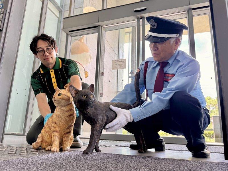 黑猫「Ken酱」与橘猫「Got酱」化身木雕作品,正式进入尾道市立美术馆。图/截取...