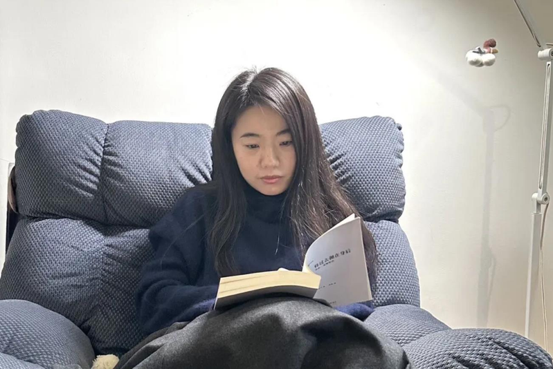 北京清华大学教授肖鹰指控作家蒋方舟硕士论文涉嫌学术不端,蒋方舟批评肖鹰未阅读原着...