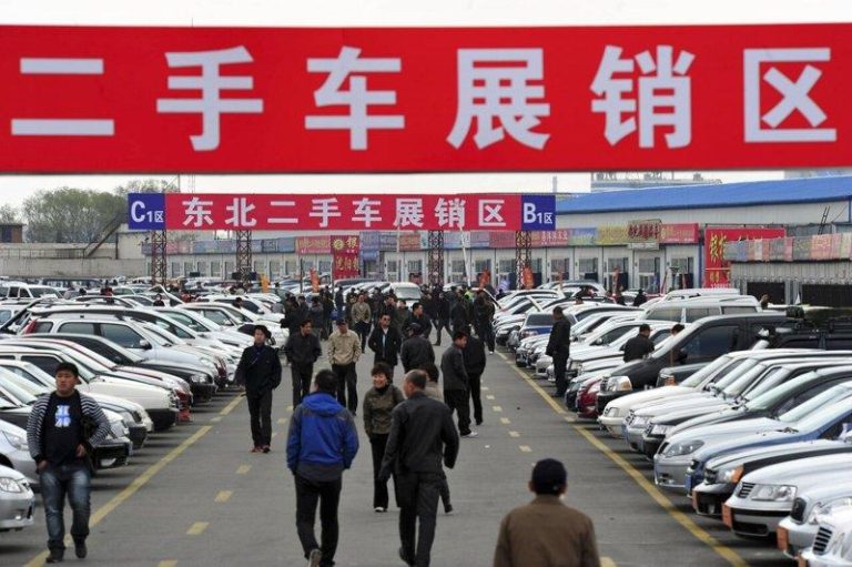豪车价崩 中古保时捷Macan从32万跌至15万 近年来,中国豪华燃油车的保值神话开始悄然破灭。2025年数据显示,三大德系豪华品...