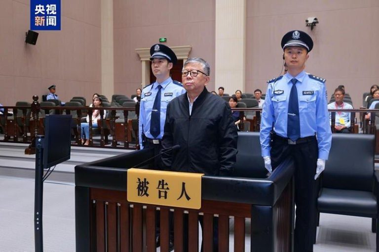 贪22亿破纪录 南京经开区前官员 一审被判死刑 江苏常州市中级人民法院6日一审公开宣判,南京经济技术开发区(经开区)管委会原常务...