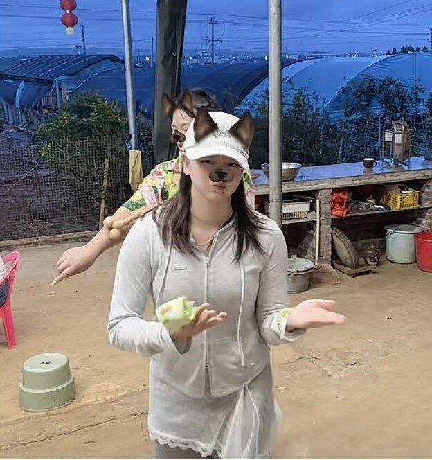 全红婵晒出跳舞影片,披肩长发引发热议。(视频截屏)