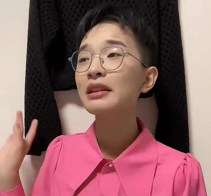 钟美美模仿老师走红。(取材自南方娱乐网)