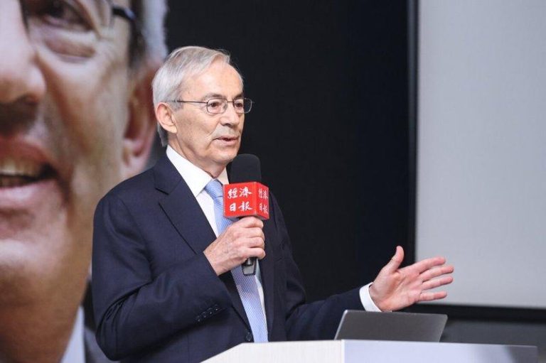 诺贝尔奖得主皮萨里德斯泼AI冷水 称生产力高成长时代恐不复返 皮萨里德斯是去年经济日报大师论坛开讲的贵宾。(记者曾原信/摄影)