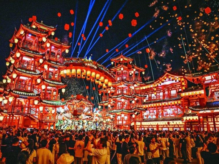 十五五规画/拚旅游强国 2030年境内游花费冲7.7兆 文化和旅游部发布《旅游强国建设「十五五」规划》,2030年国内出游总花费达7.7...