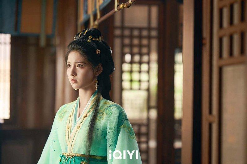 艾米饰演的「谢嘉鱼」是位沉迷机关术的财迷千金「谢嘉鱼」。图／爱奇艺国际版提供
