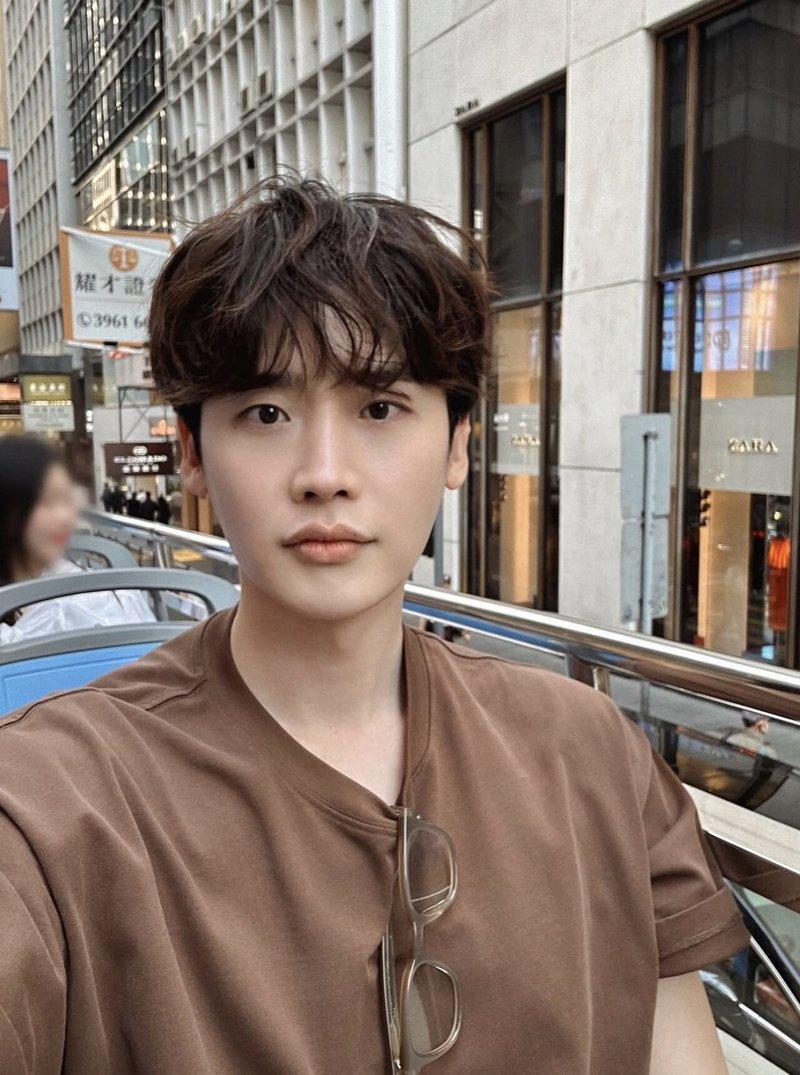 IU与男星李钟硕传出结束4年恋情,粉丝震惊。(取材自Instagram)