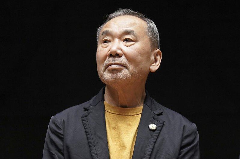 日本知名作家村上春树相隔2年推出的新作品今晨开卖,他首度以女性当作长篇小说的主角...