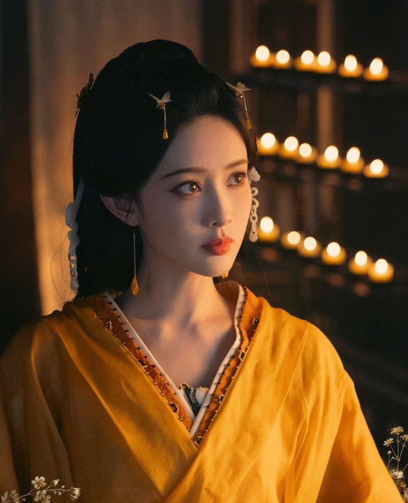 何与在「百花杀」中饰演病弱实则心思深沉的太子萧华雍,和孟子义(图)有精采对手戏。...