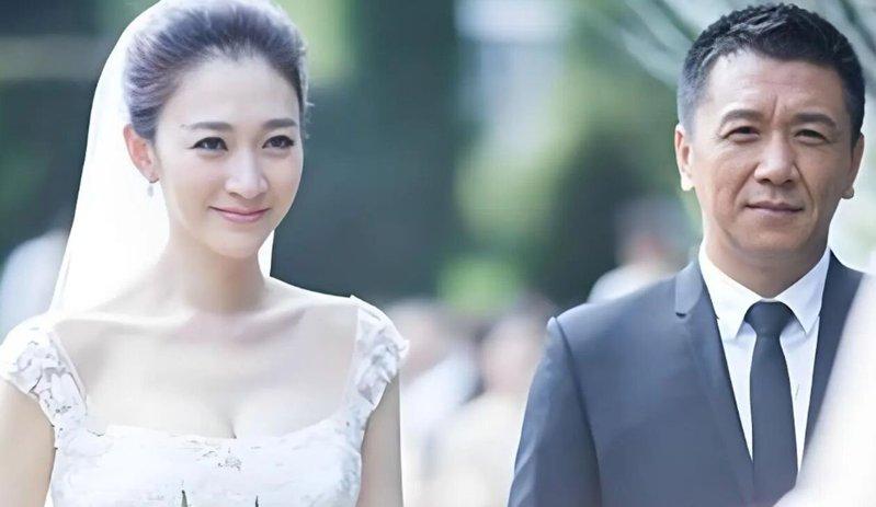 李小冉传与制片人徐佳宁(右)其实早已低调离婚。(取材自微博)