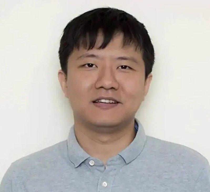 中国数学家邓煜有望夺得本届菲尔兹奖。邓煜1989年出生于深圳,现任美国芝加哥大学...