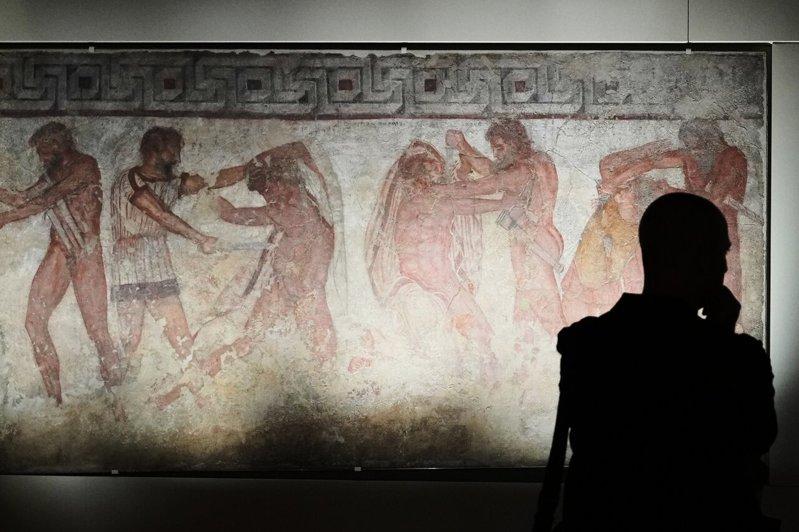 意大利文化部花巨资购入的其中一座「伊特鲁里亚」(Etruscan) 壁画,6月3...