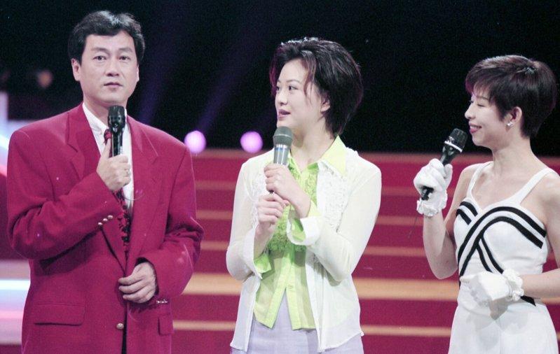 周麟(左)曾是红极一时的中视主持人、右为李琇媛。图/联合报系数据照
