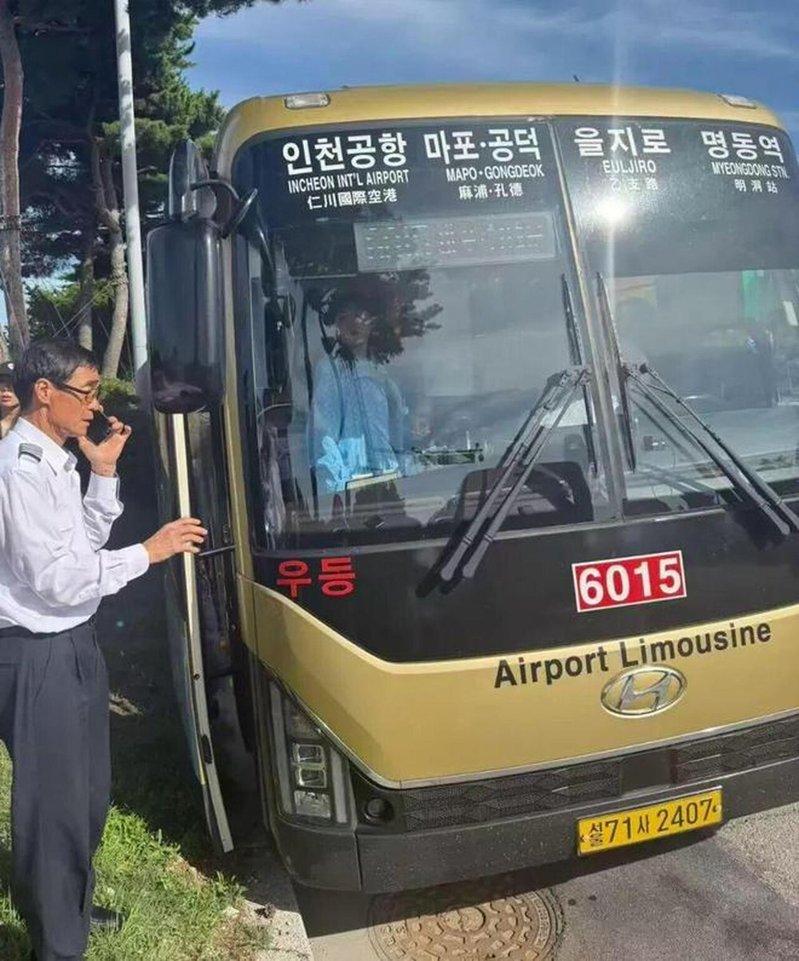 涉事大巴车。(取材自新京报)