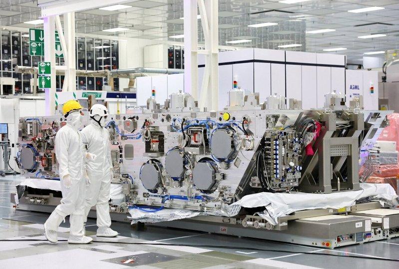 ASML的高数值孔径极紫外光微影设备(High NA EUV)价格达4亿美元,图...