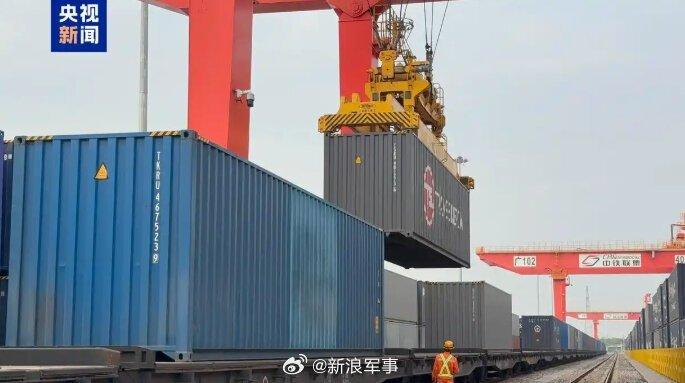中欧班列满载空调驶往欧洲。(取材自央视新闻)