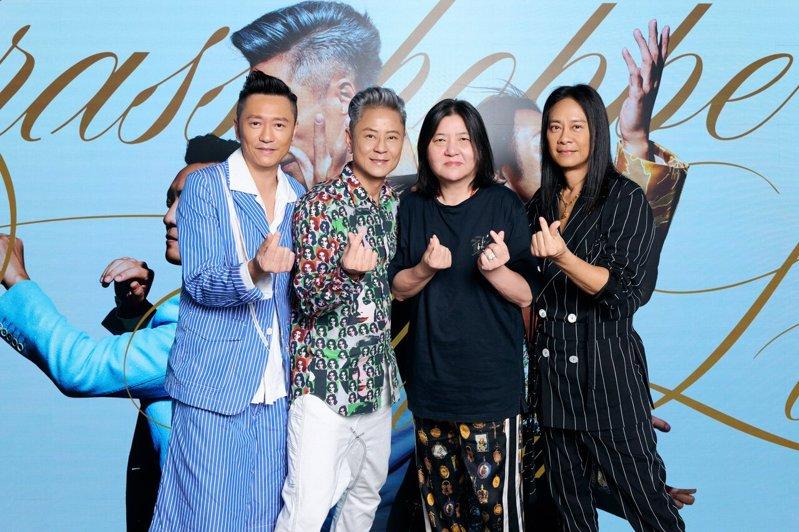 宽鱼国际首席执行官邱瓈宽(右二)已替草蜢安排多站巡演。图/宽鱼国际提供
