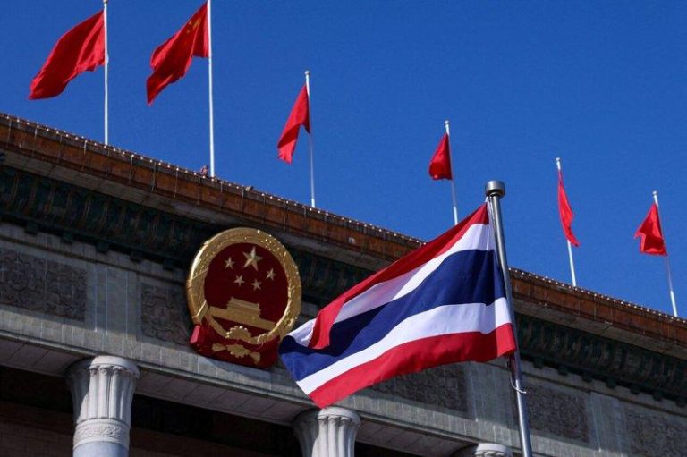 泰国外国记者俱乐部吁勿遣返白兆东 忧中国迫害 泰国外国记者俱乐部(FCCT)17日发表声明,呼吁泰国政府不要将遭拘留的中国调查...