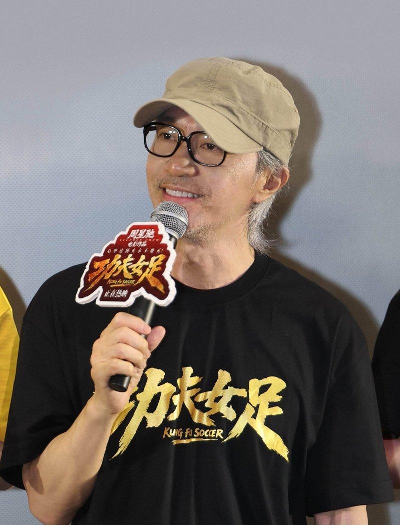 周星驰当年约满自立门户,惹怒向家。(取材自微博)