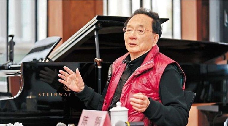 大学四年级时谱「梁祝」 91岁作曲家陈钢病逝 作曲家陈钢91岁辞世,图为他2024年做客上海音乐学院「蔡元培美育大讲堂」。(中...